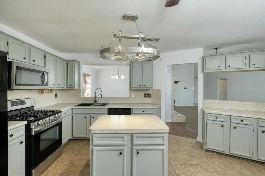 1810 Parkwood Drive Leander TX 78641