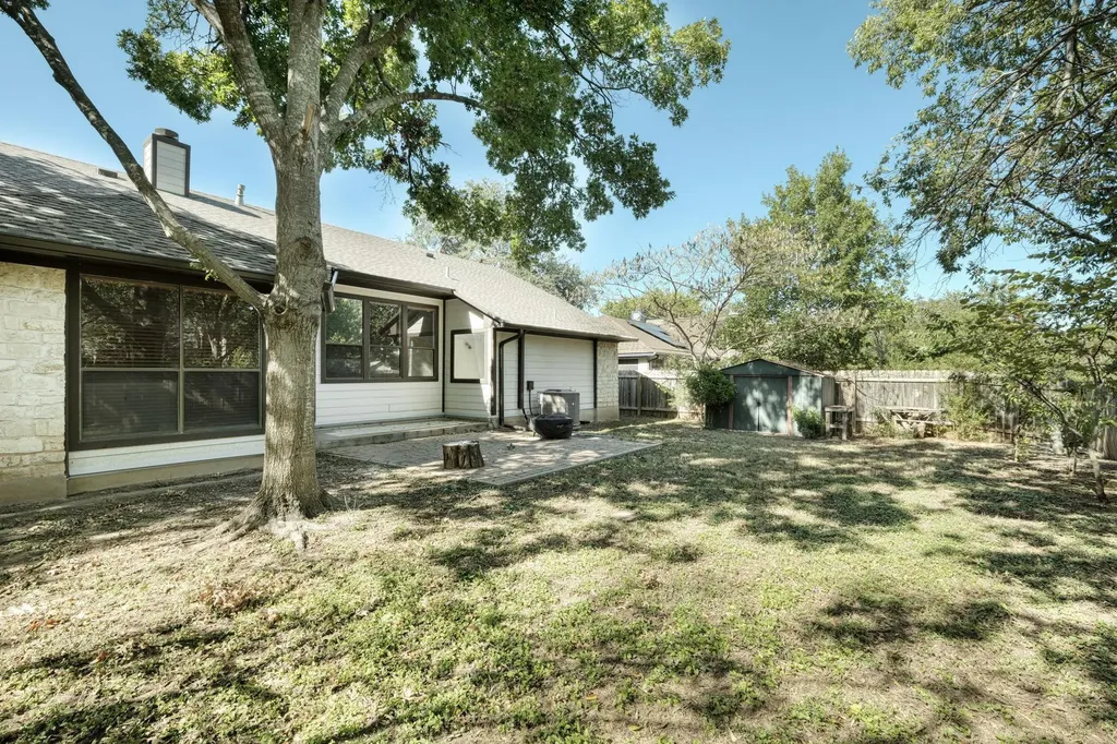 1810 Parkwood Drive Leander TX 78641