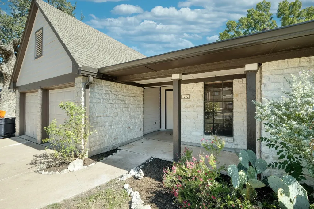 1810 Parkwood Drive Leander TX 78641