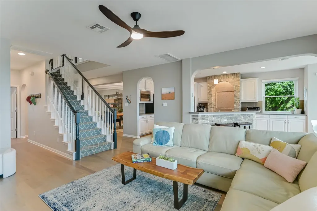 10613 Pointe View Drive Austin TX 78738