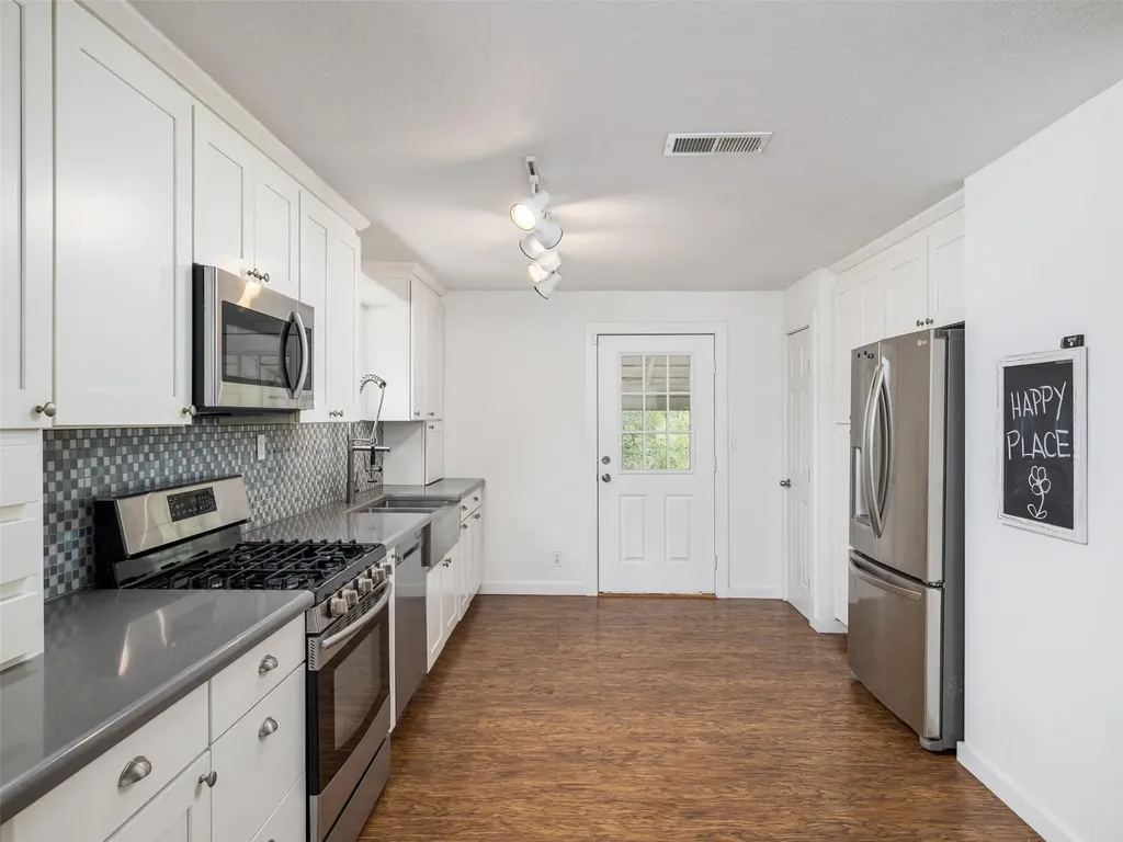 2591 Spring Valley Drive Dripping Springs TX 78620
