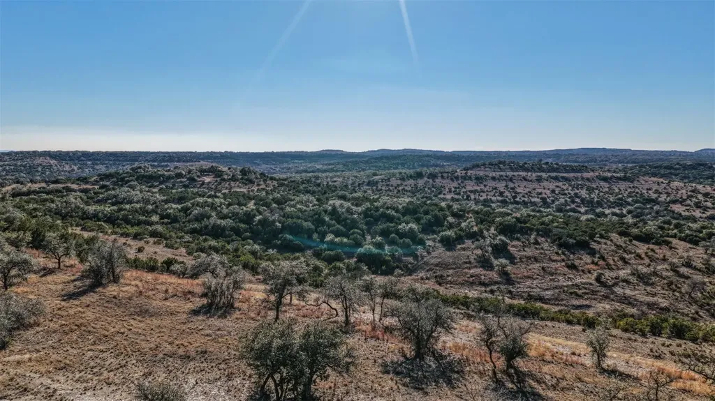 2530 County Road 408 S Spicewood TX 78669