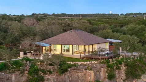 1104 Cliffview Drive Spicewood TX 78669