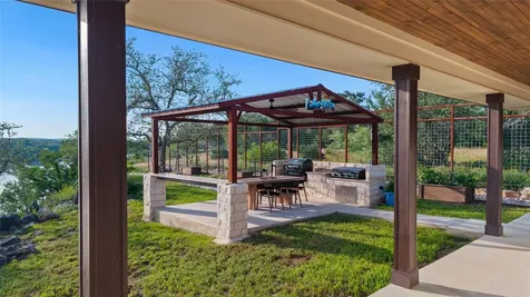 1104 Cliffview Drive Spicewood TX 78669