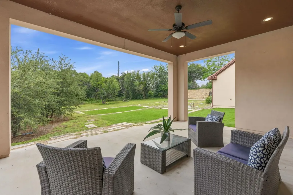 427 Bella Montagna Circle Austin TX 78734