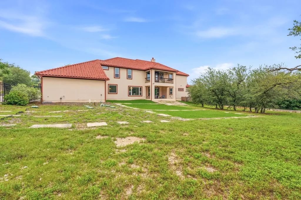 427 Bella Montagna Circle Austin TX 78734