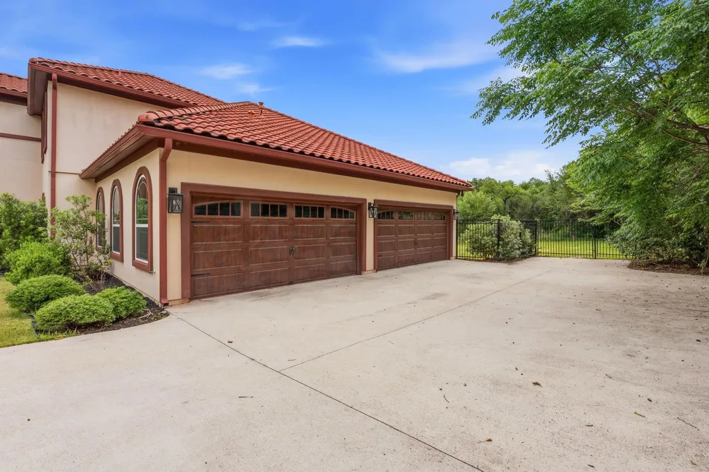 427 Bella Montagna Circle Austin TX 78734