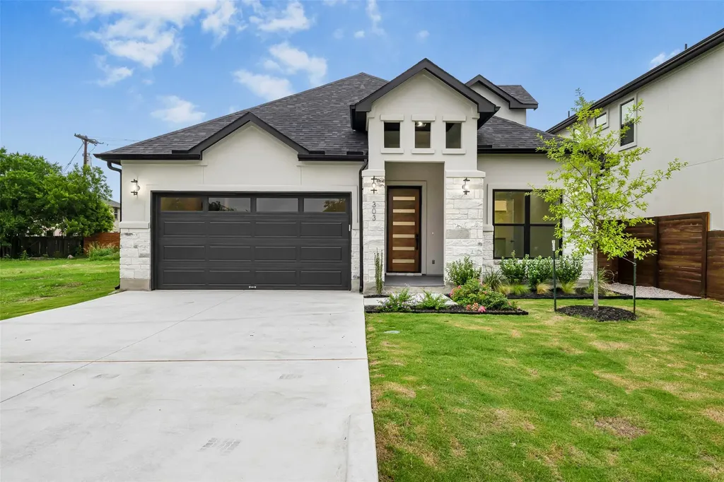 303 W Lane Avenue Manor TX 78653