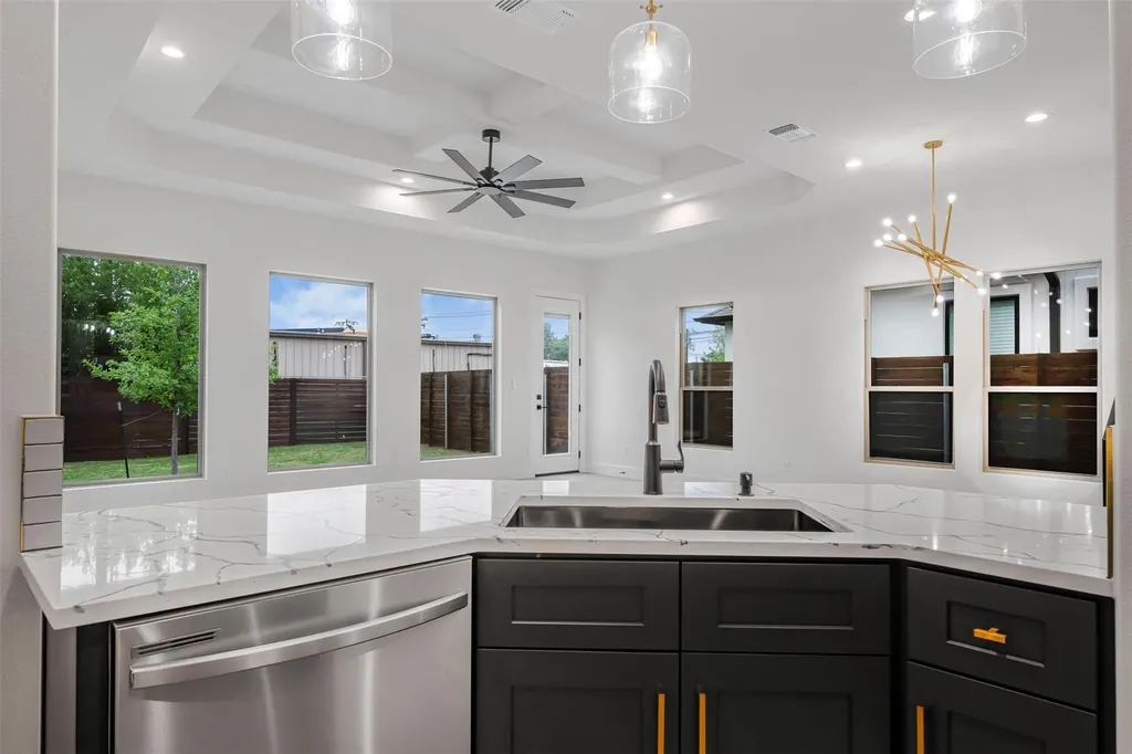 303 W Lane Avenue Manor TX 78653