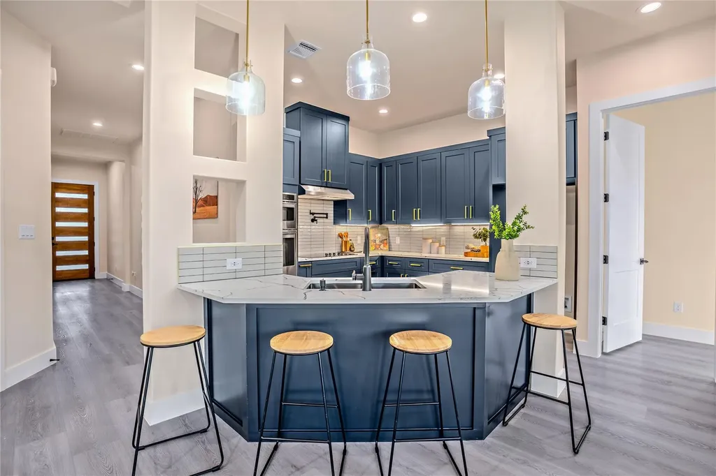 303 W Lane Avenue Manor TX 78653
