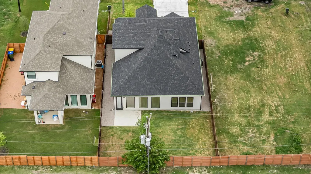 303 W Lane Avenue Manor TX 78653