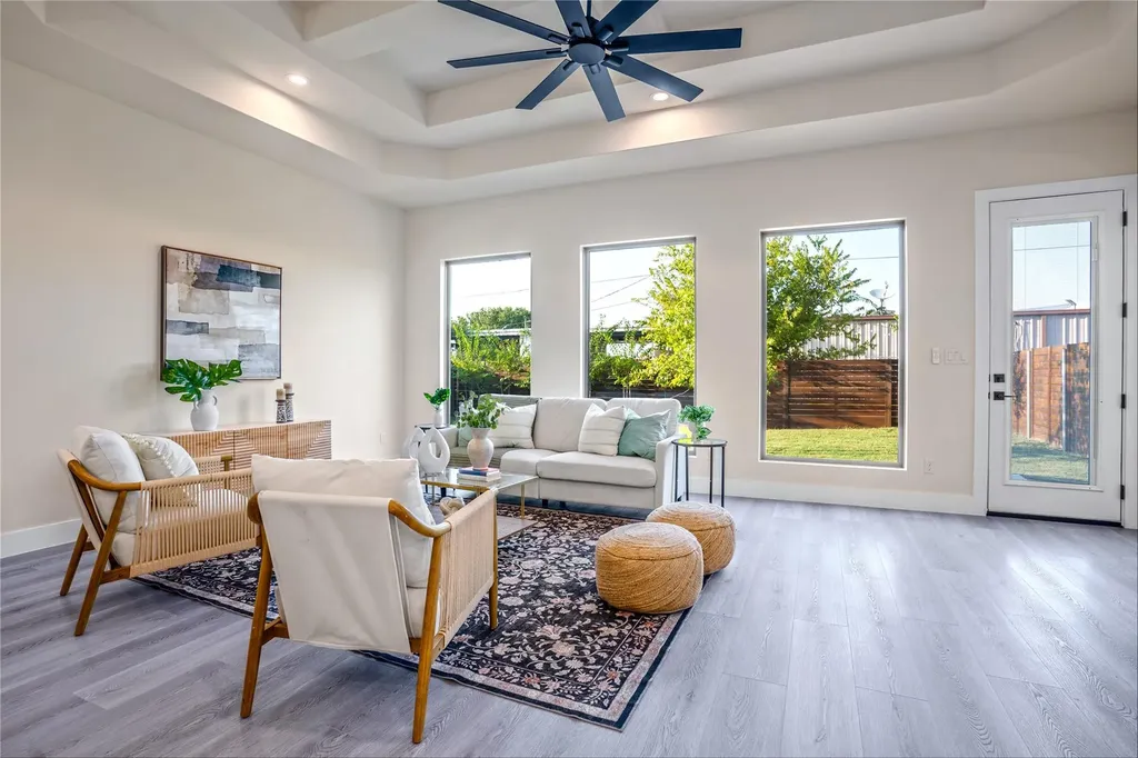 303 W Lane Avenue Manor TX 78653