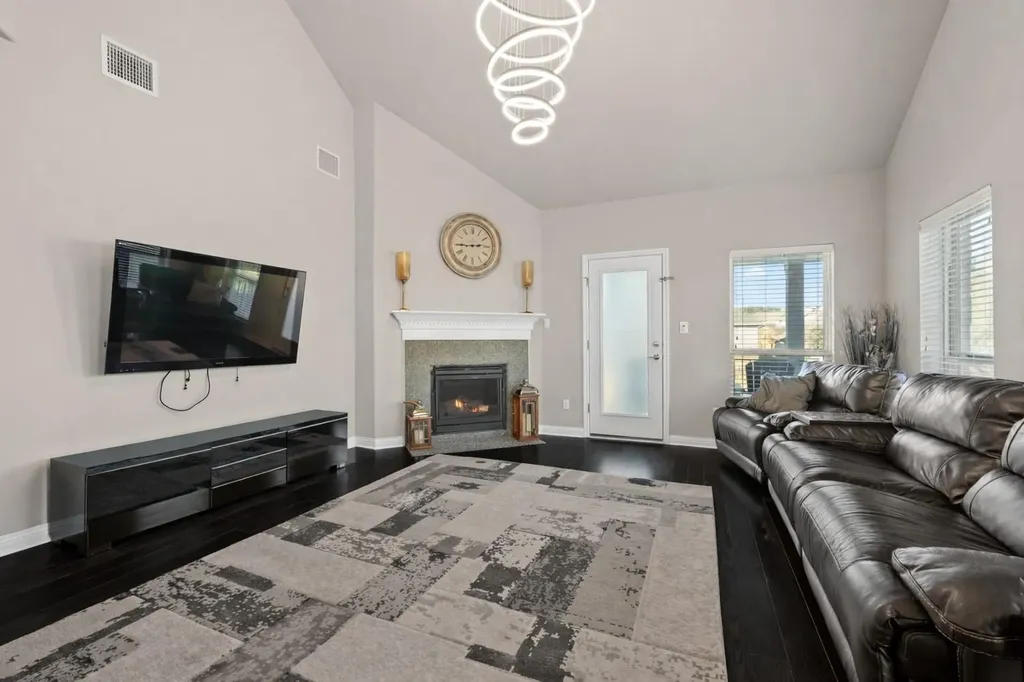 102 Waverly Spire Court Austin TX 78738