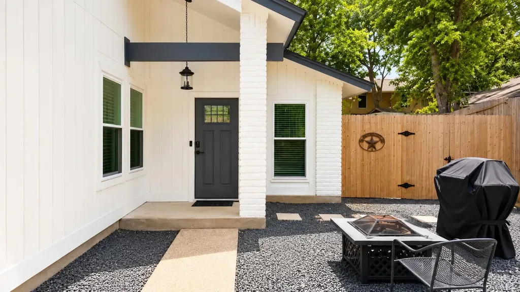 5405 Meadow Crest Austin TX 78744