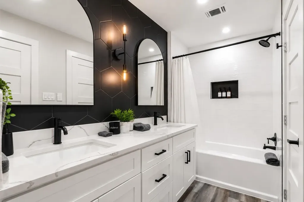 5405 Meadow Crest Austin TX 78744
