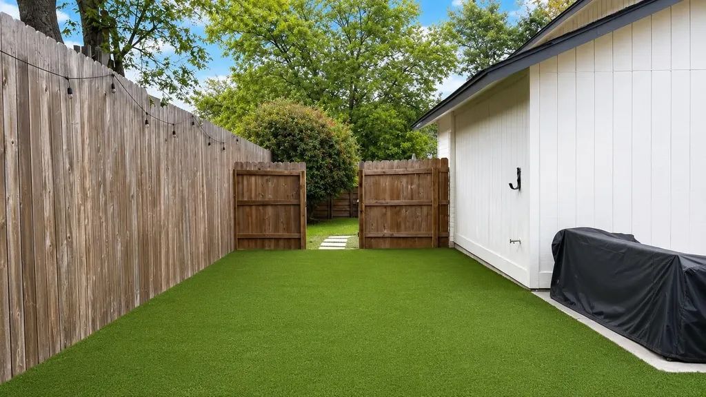 5405 Meadow Crest Austin TX 78744