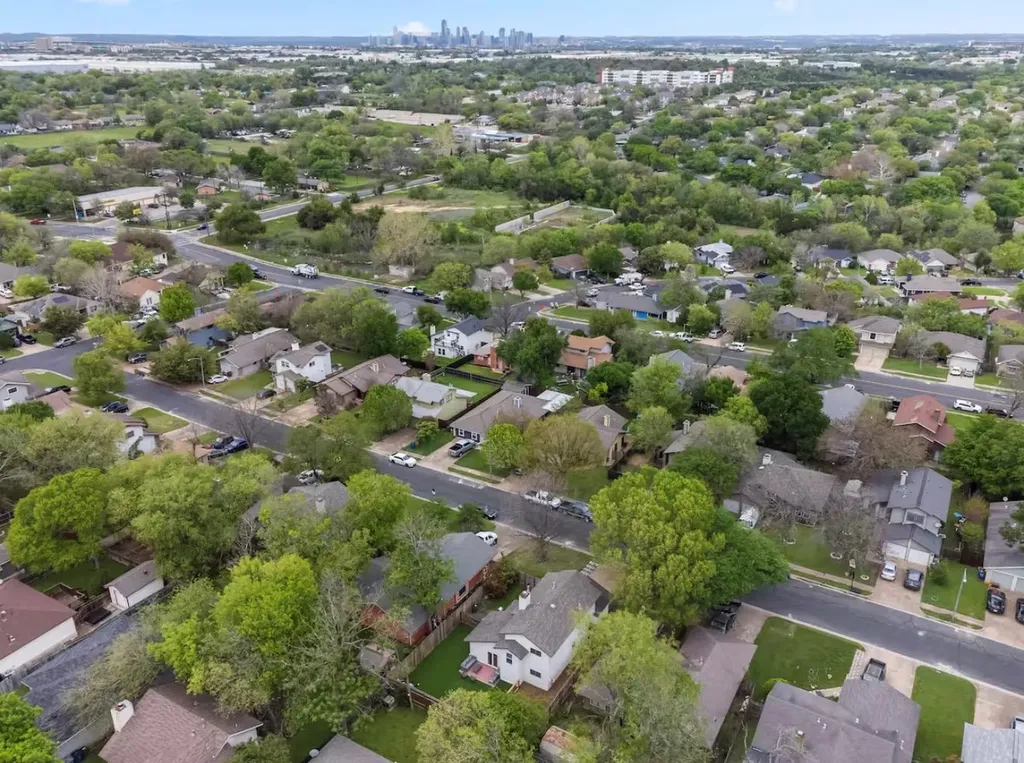 5405 Meadow Crest Austin TX 78744