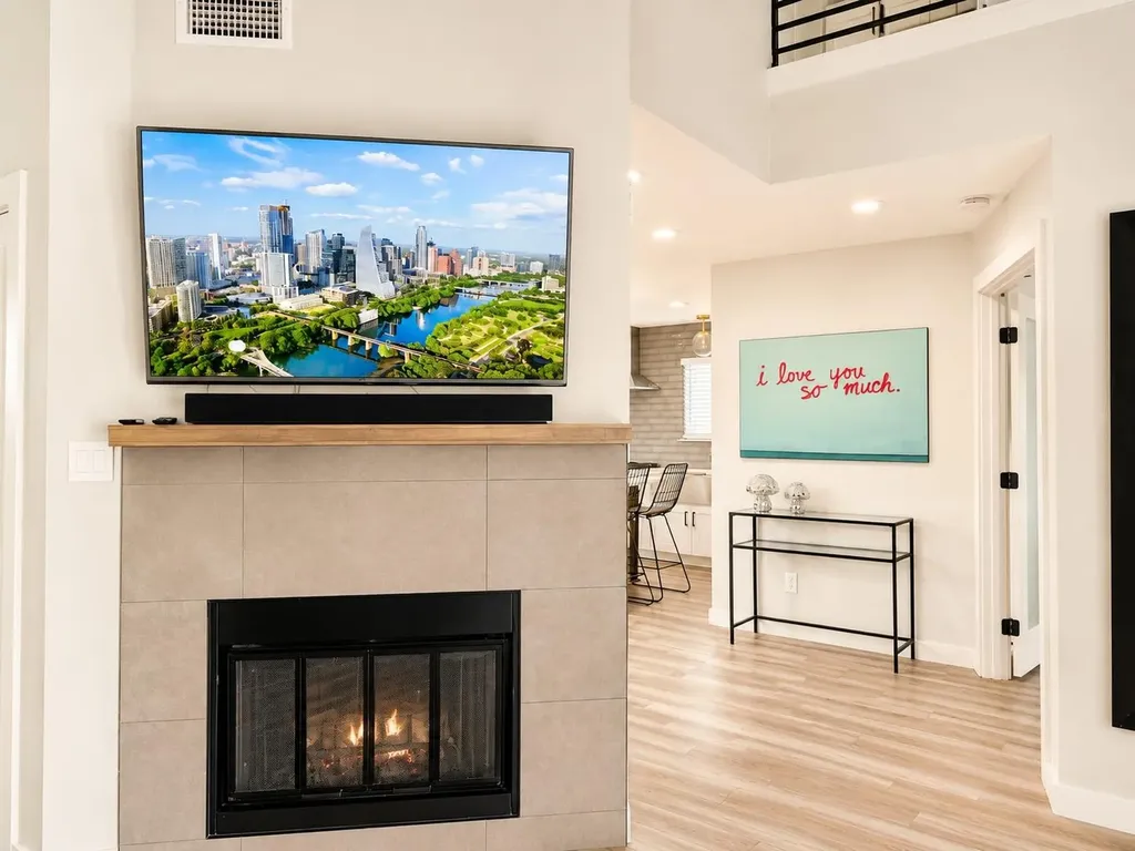 5405 Meadow Crest Austin TX 78744
