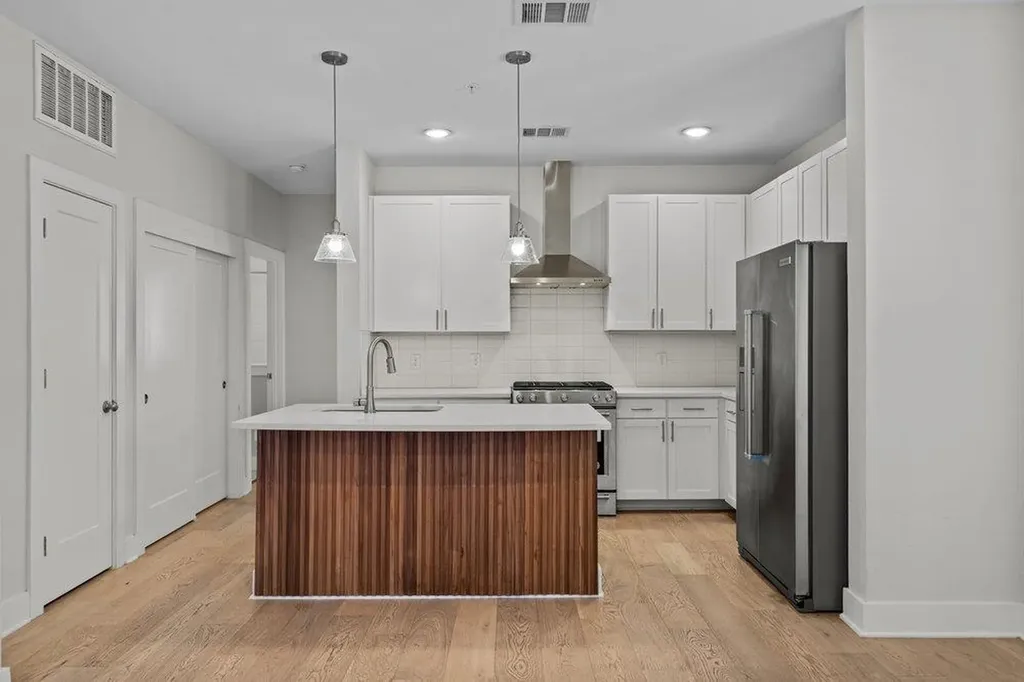 2827 Manor Road Austin TX 78722