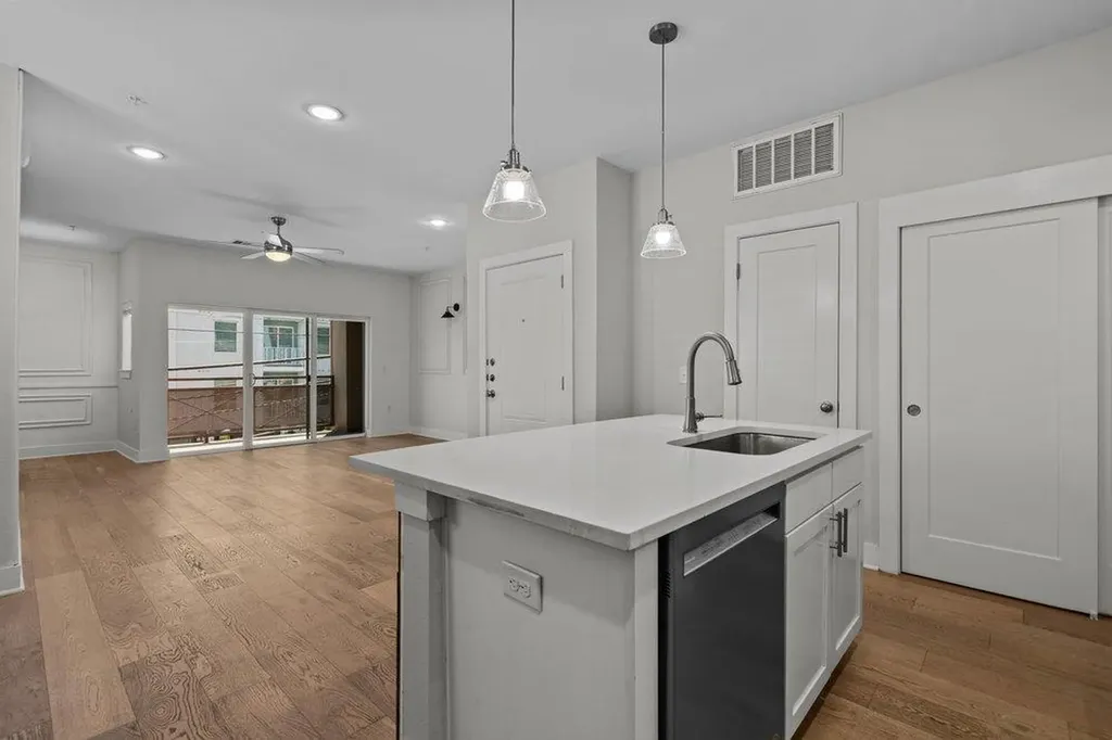 2827 Manor Road Austin TX 78722
