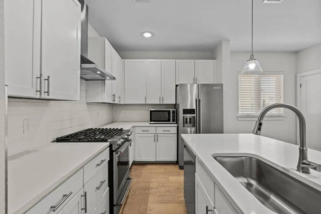 2827 Manor Road Austin TX 78722