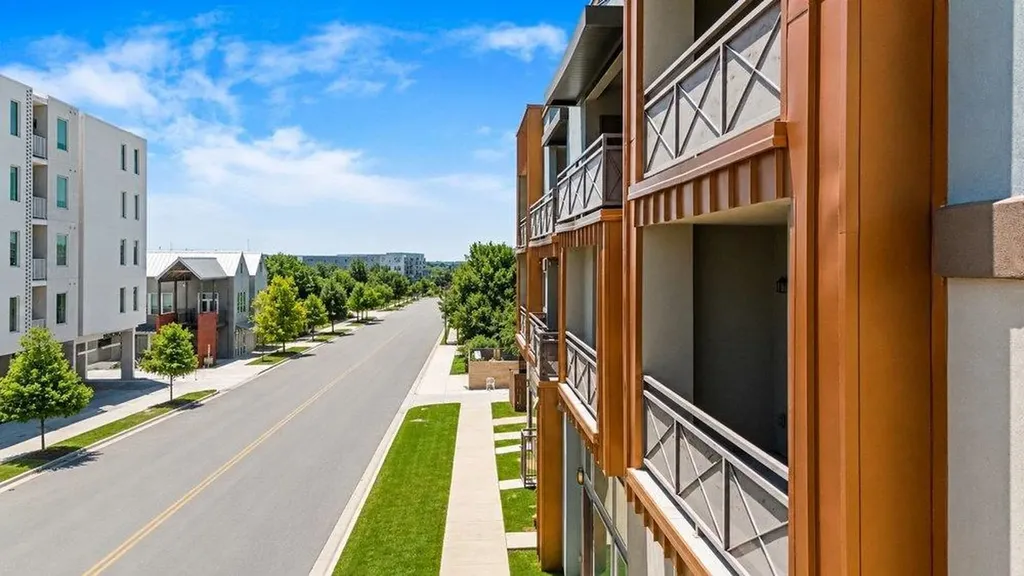2827 Manor Road Austin TX 78722