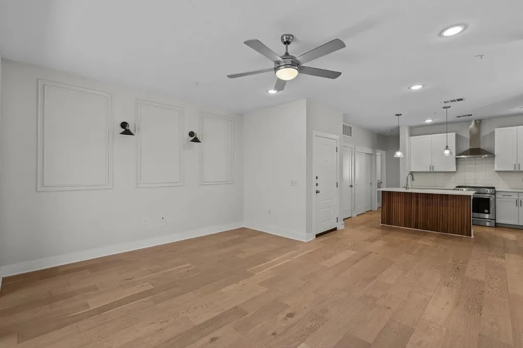2827 Manor Road Austin TX 78722
