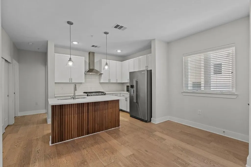 2827 Manor Road Austin TX 78722