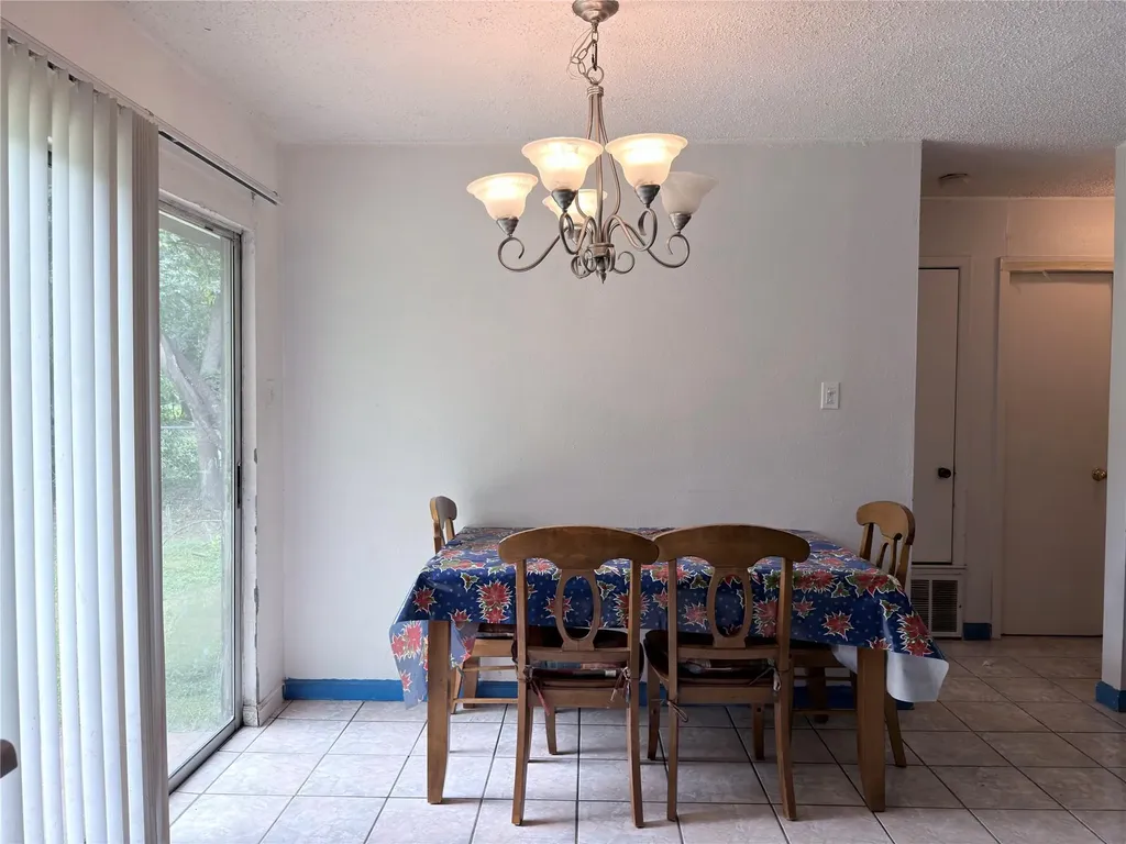 2512 E Stassney Lane Austin TX 78744