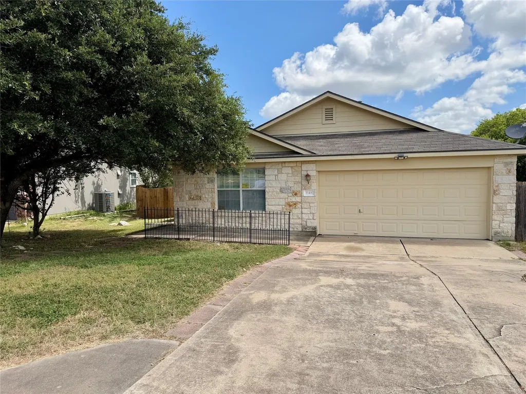1148 Amberwood Loop Kyle TX 78640
