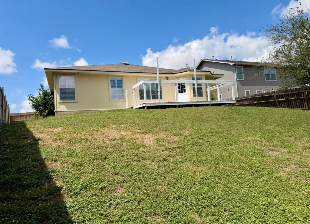 1148 Amberwood Loop Kyle TX 78640
