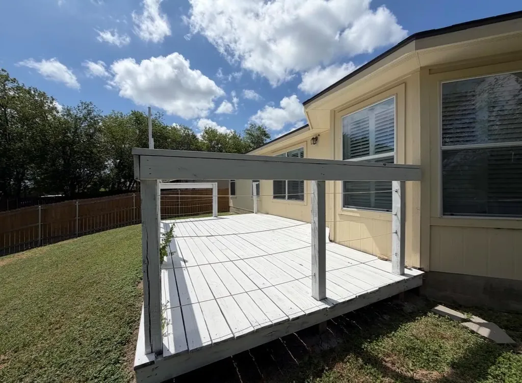 1148 Amberwood Loop Kyle TX 78640