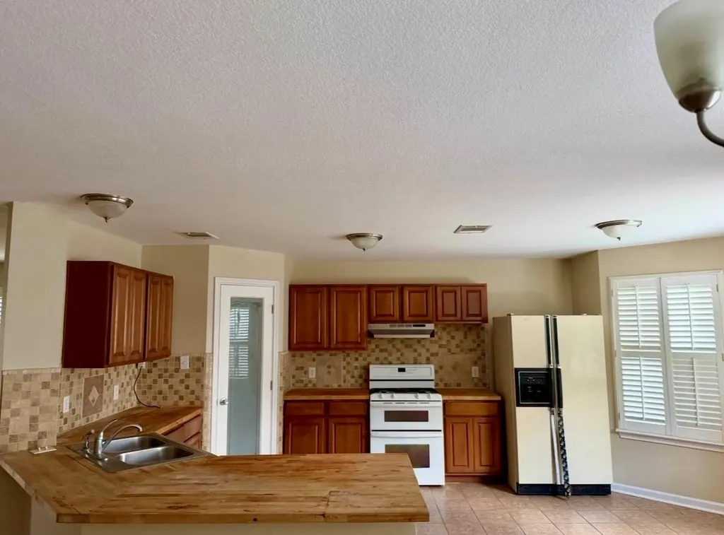 1148 Amberwood Loop Kyle TX 78640