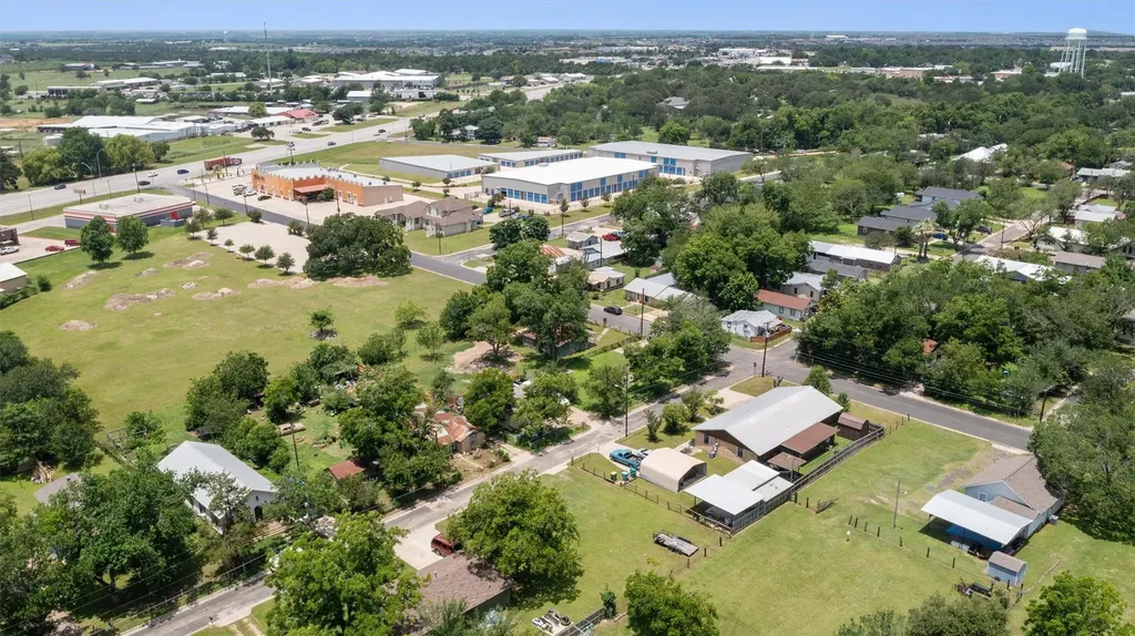 503 W Alamo Street Elgin TX 78621