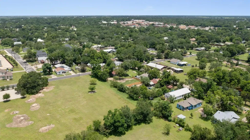 503 W Alamo Street Elgin TX 78621