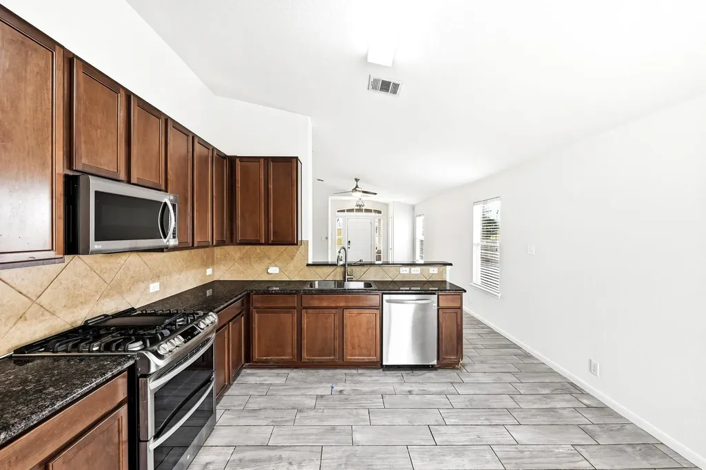 7004 Heine Farm Road Del Valle TX 78617