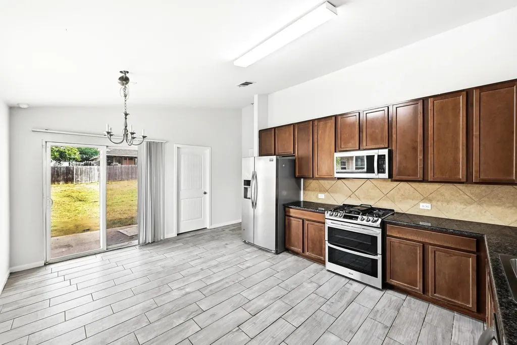 7004 Heine Farm Road Del Valle TX 78617