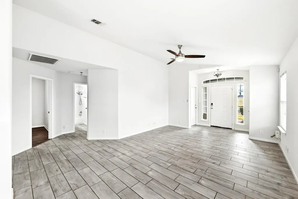 7004 Heine Farm Road Del Valle TX 78617