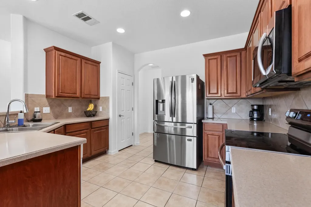 1117 Cockrill Court Hutto TX 78634
