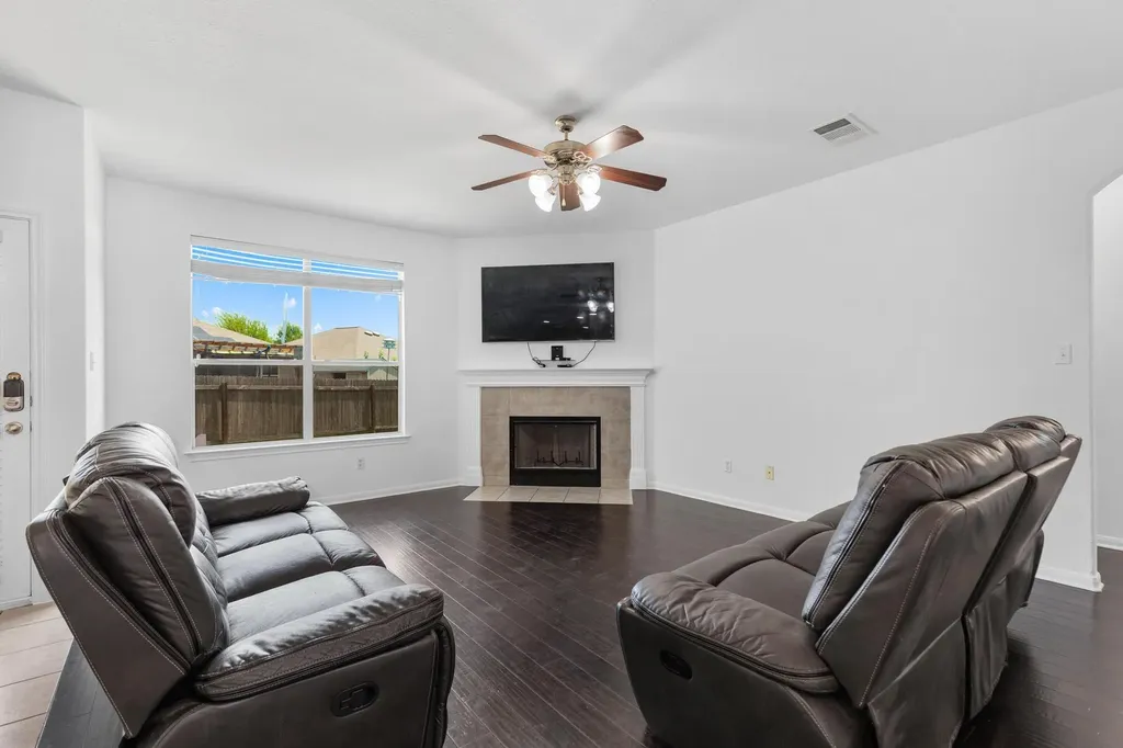 1117 Cockrill Court Hutto TX 78634