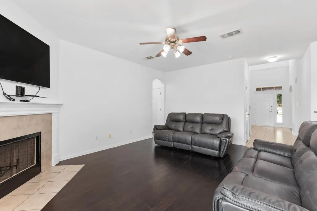 1117 Cockrill Court Hutto TX 78634