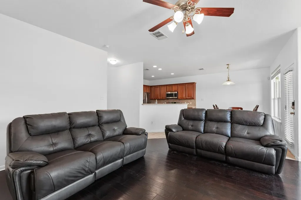1117 Cockrill Court Hutto TX 78634