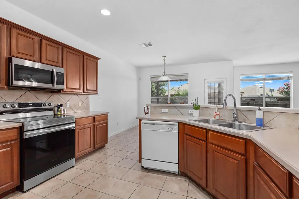 1117 Cockrill Court Hutto TX 78634