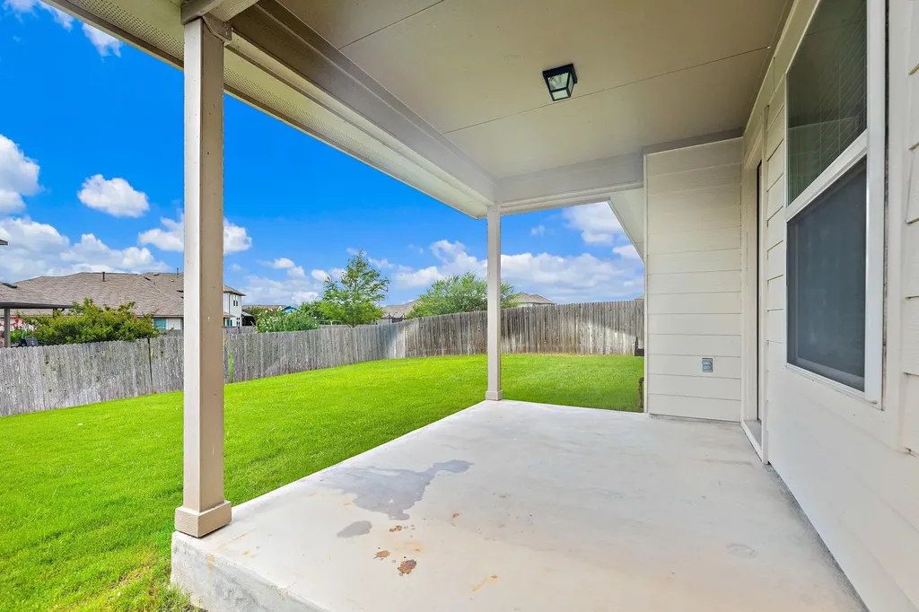 382 Limerick Road Buda TX 78610