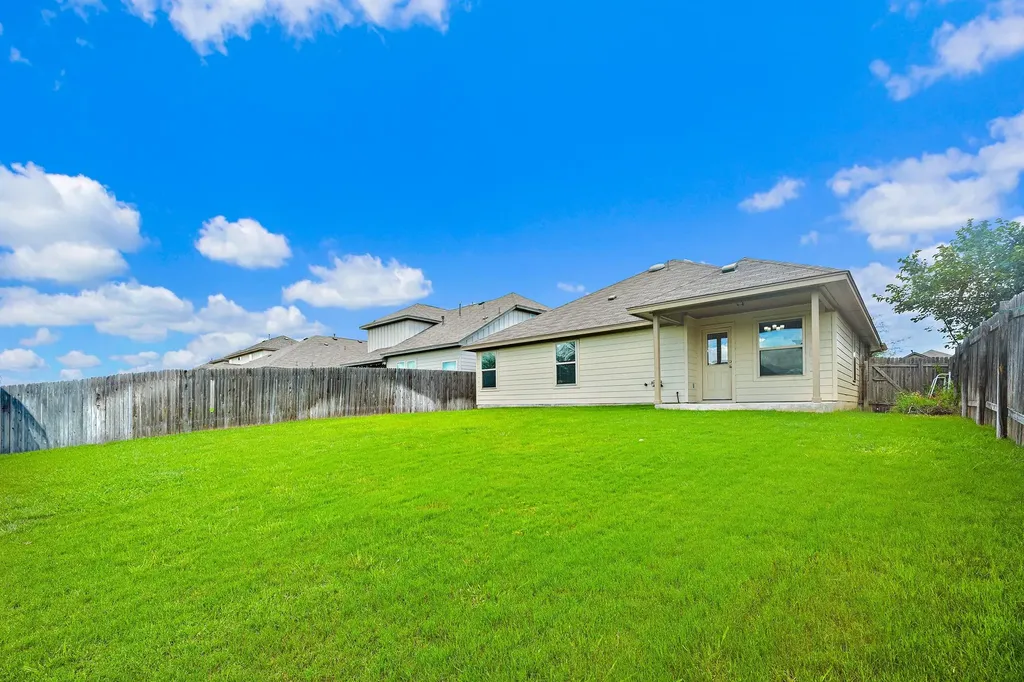 382 Limerick Road Buda TX 78610