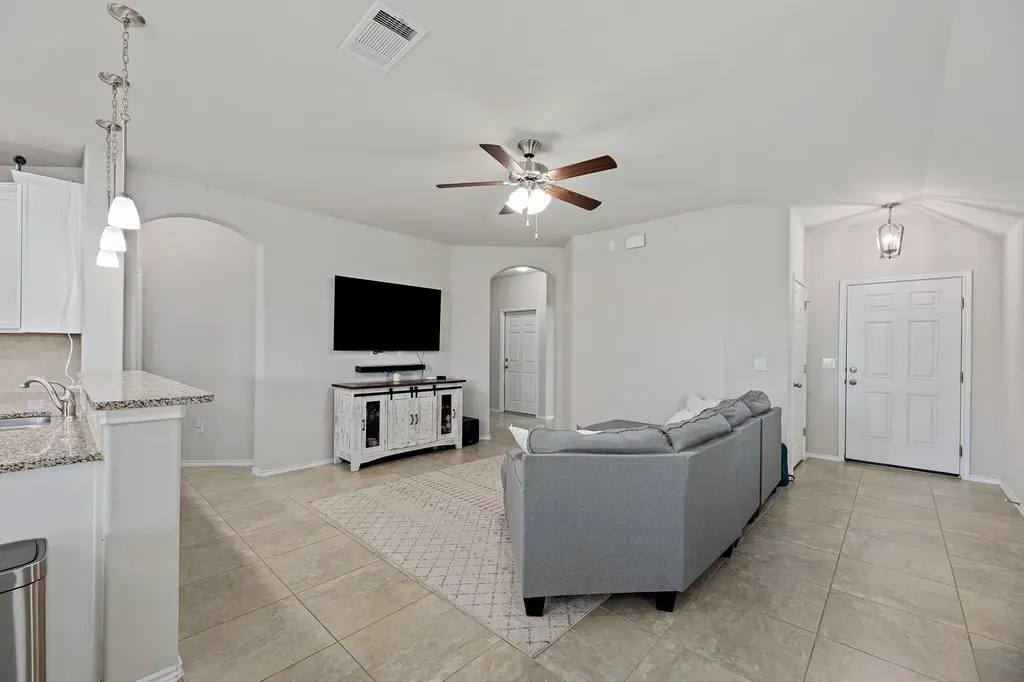 382 Limerick Road Buda TX 78610