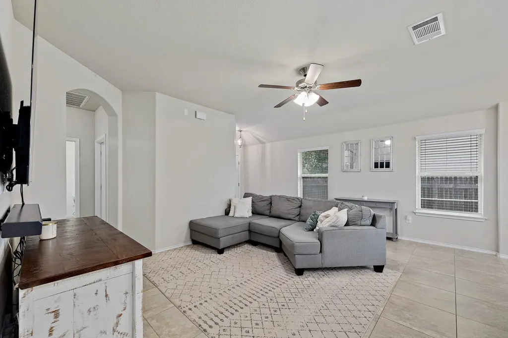 382 Limerick Road Buda TX 78610