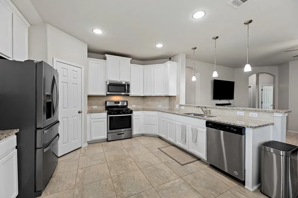 382 Limerick Road Buda TX 78610