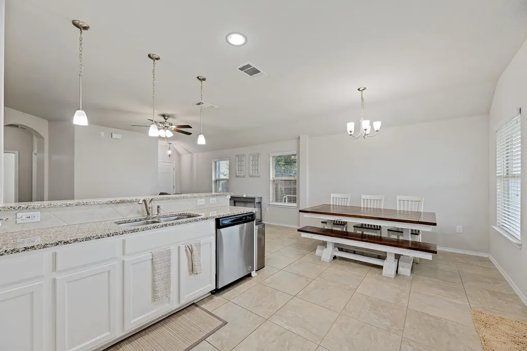 382 Limerick Road Buda TX 78610