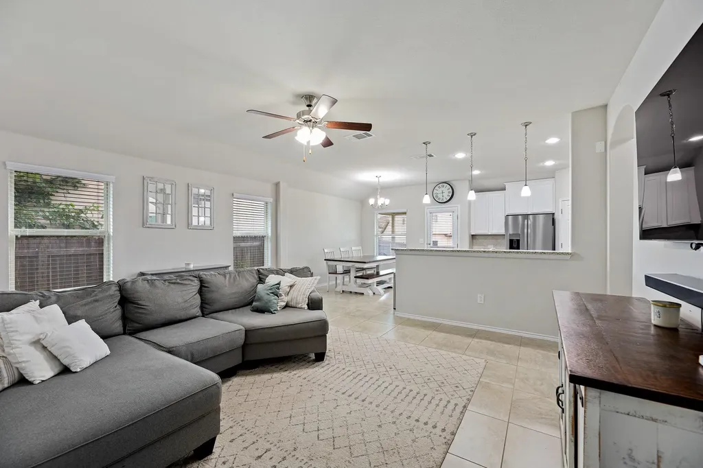 382 Limerick Road Buda TX 78610